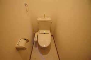 トイレ　温水洗浄便座
